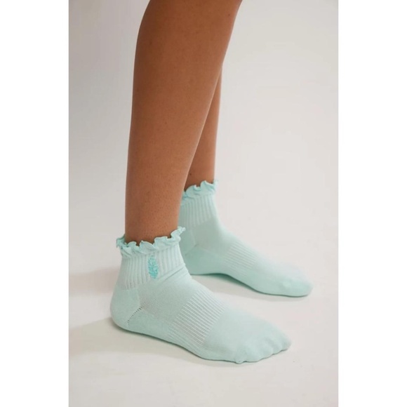 Free People Movement Ruffle Sport Socks NEW - Picture 1 of 4